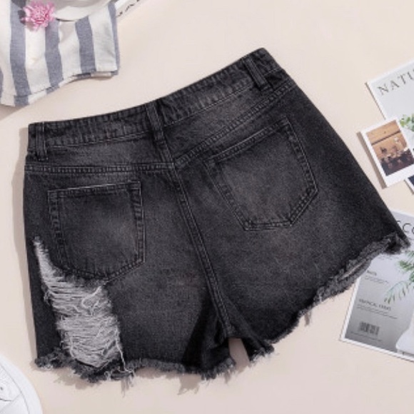 🎊HP High Rise Distressed Black Denim Shorts - Picture 2 of 8